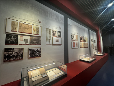 江蘇館藏革命文物聯展巡展暨新華日報交匯點新聞'薪火'頻道上線啟動儀式在南京舉行